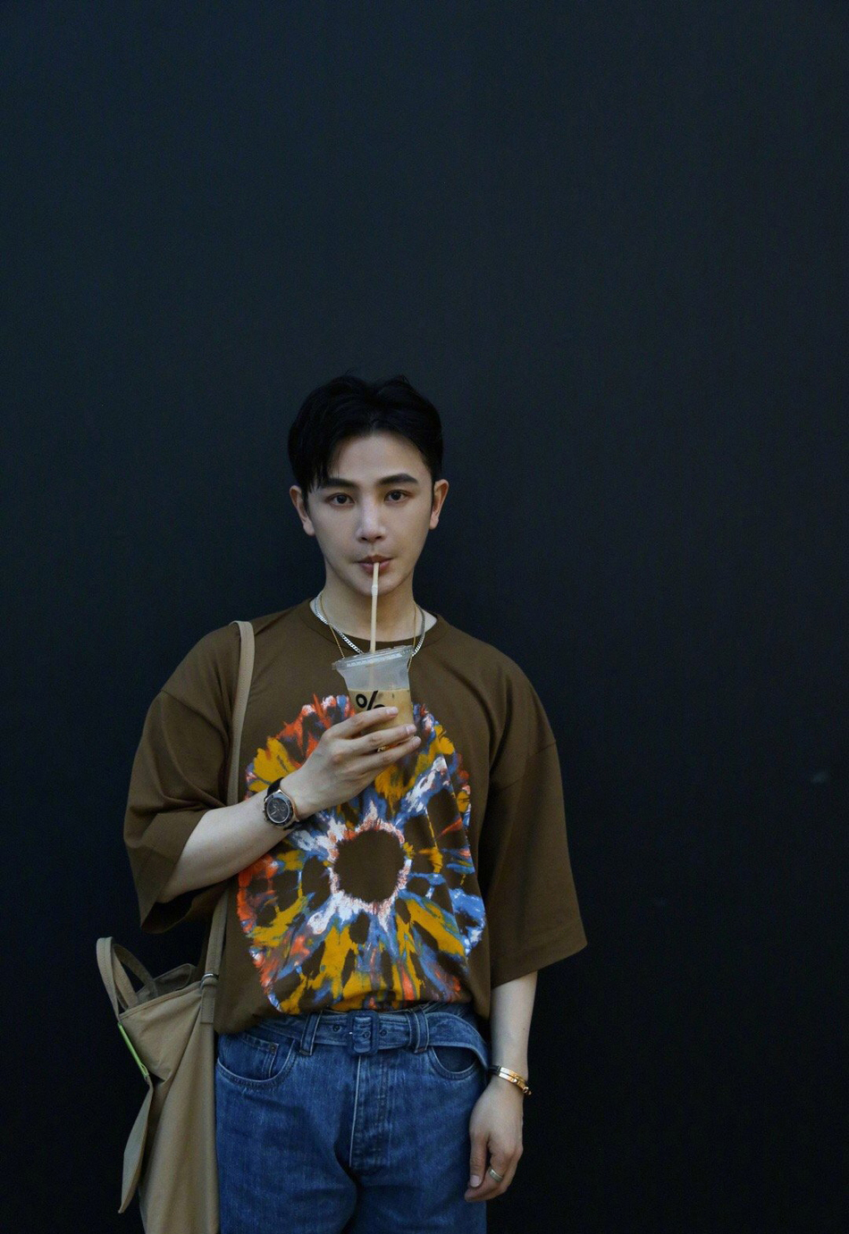 孙坚墨镜渔夫帽休闲时尚图片56