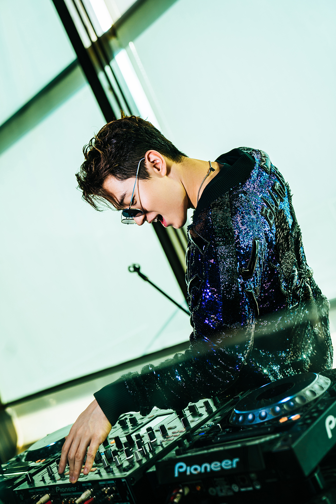 刘宪华帅气舞台照图片79