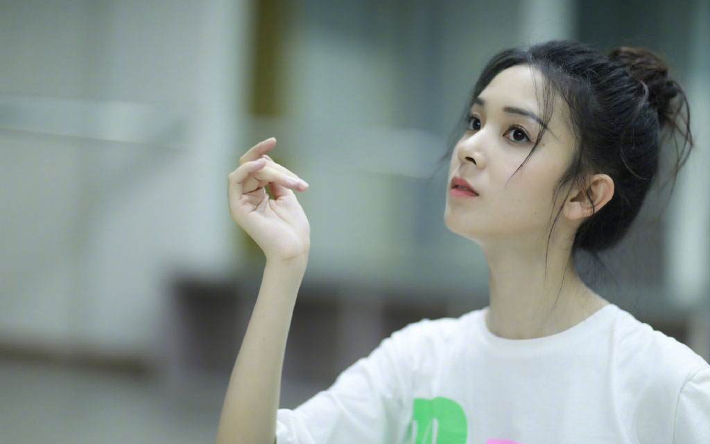 陈瑶甜美舞蹈训练照图片1313