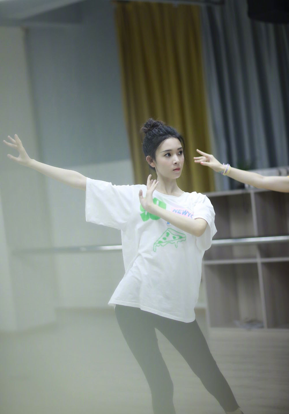 陈瑶甜美舞蹈训练照图片513