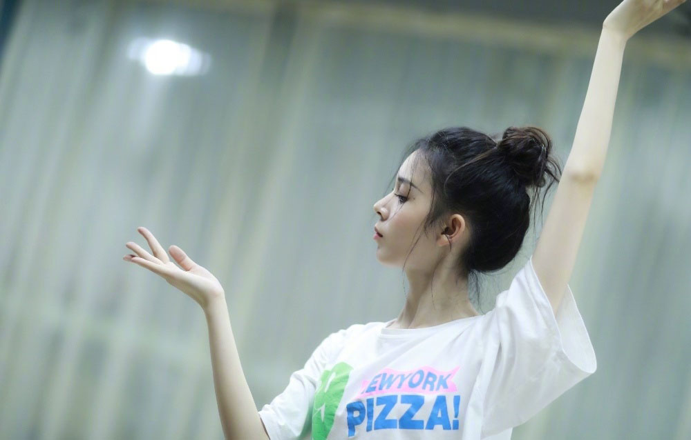 陈瑶甜美舞蹈训练照图片713
