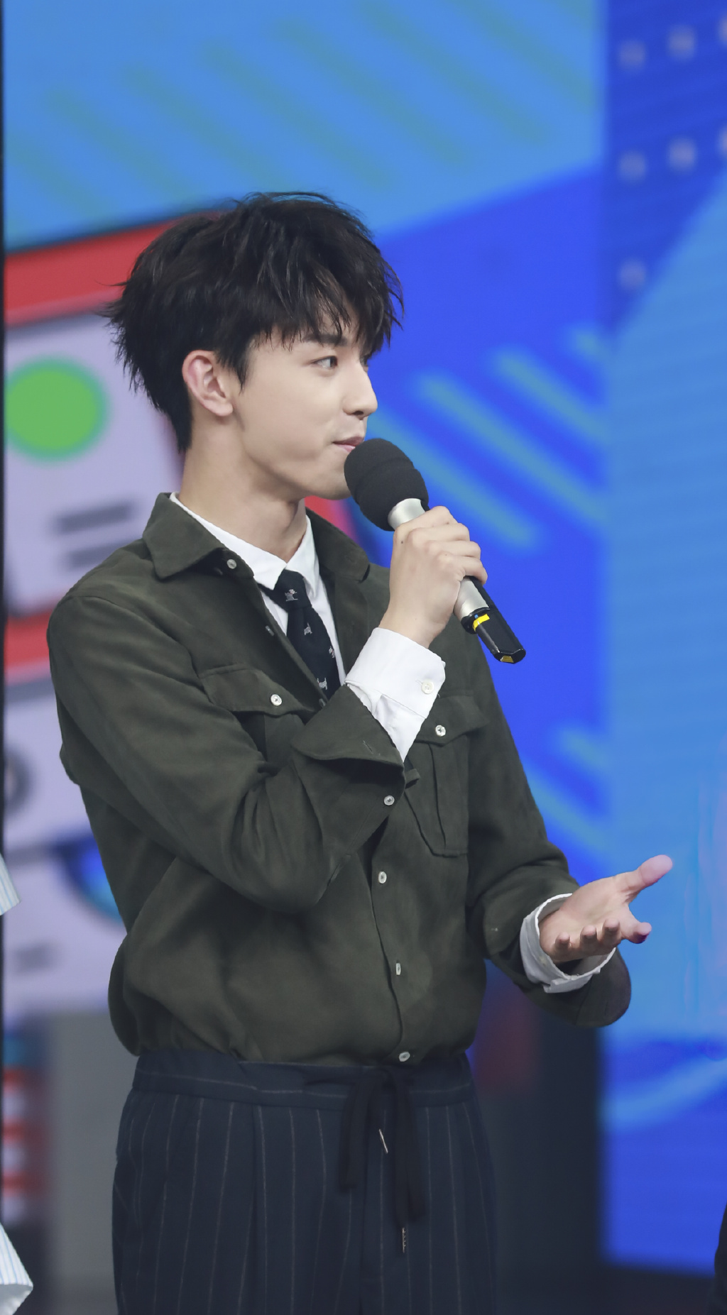 郭俊辰快乐大本营帅气图片210