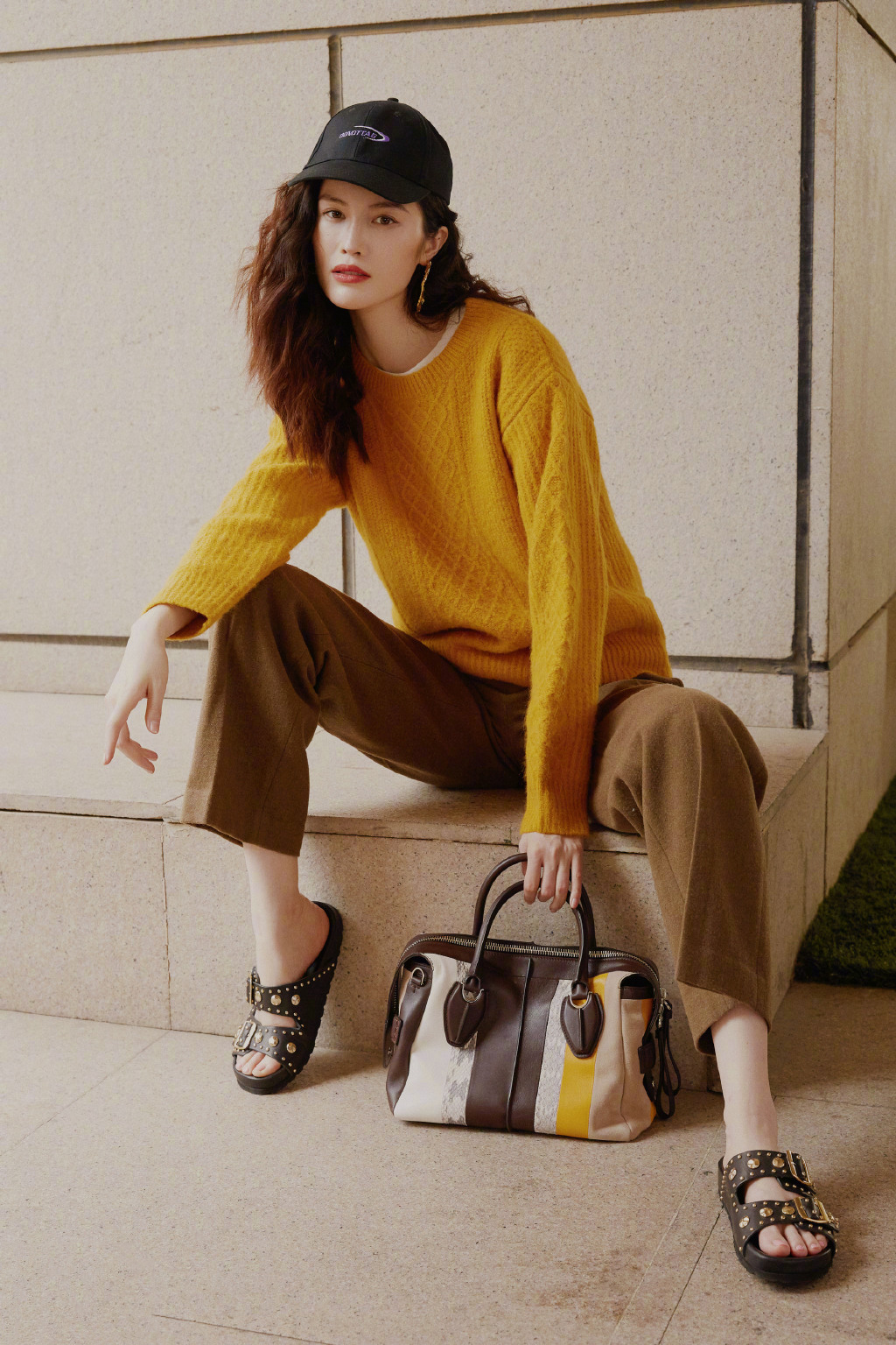 何穗慵懒休闲街拍图片28