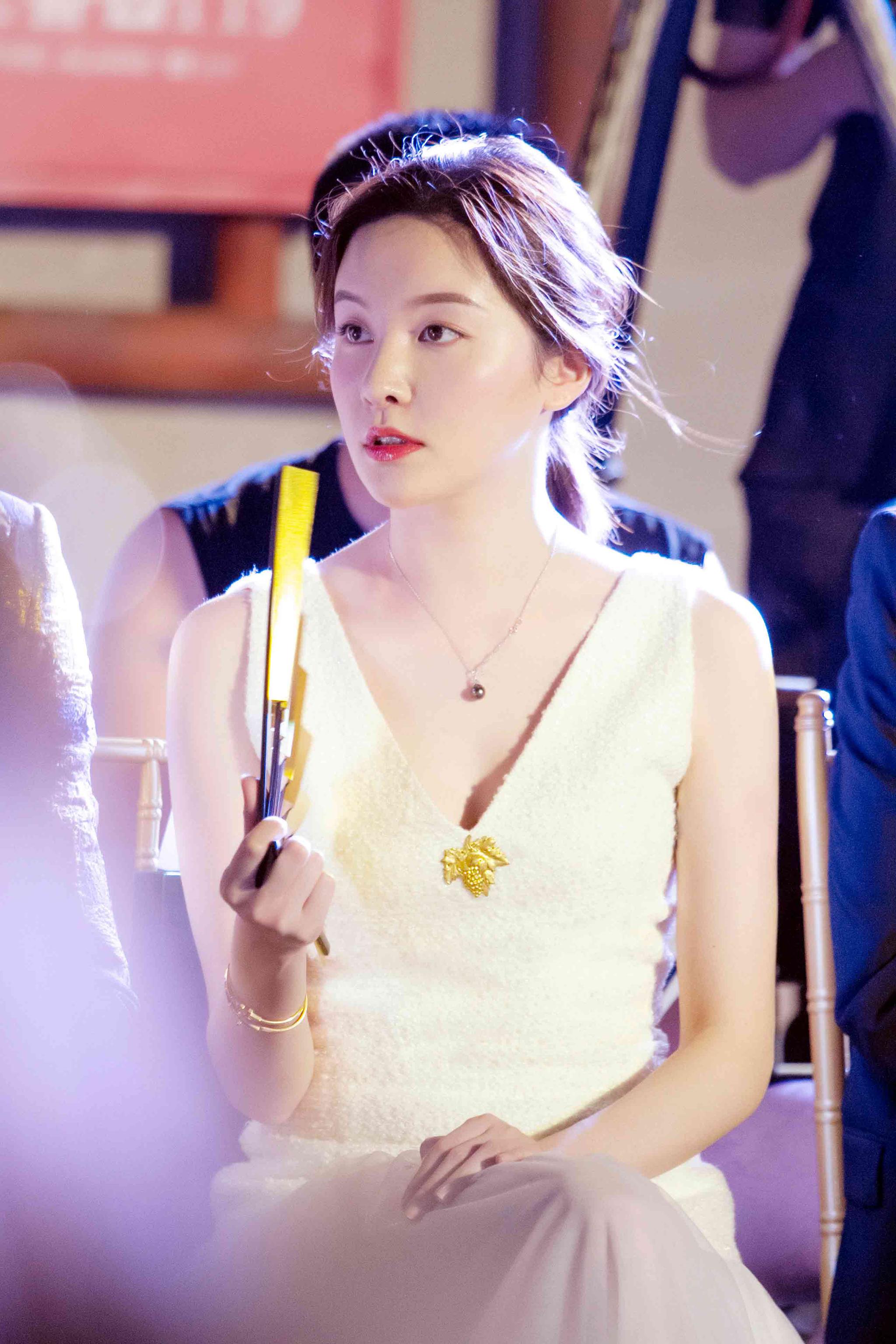 崔心心优雅白裙性感写真图片55