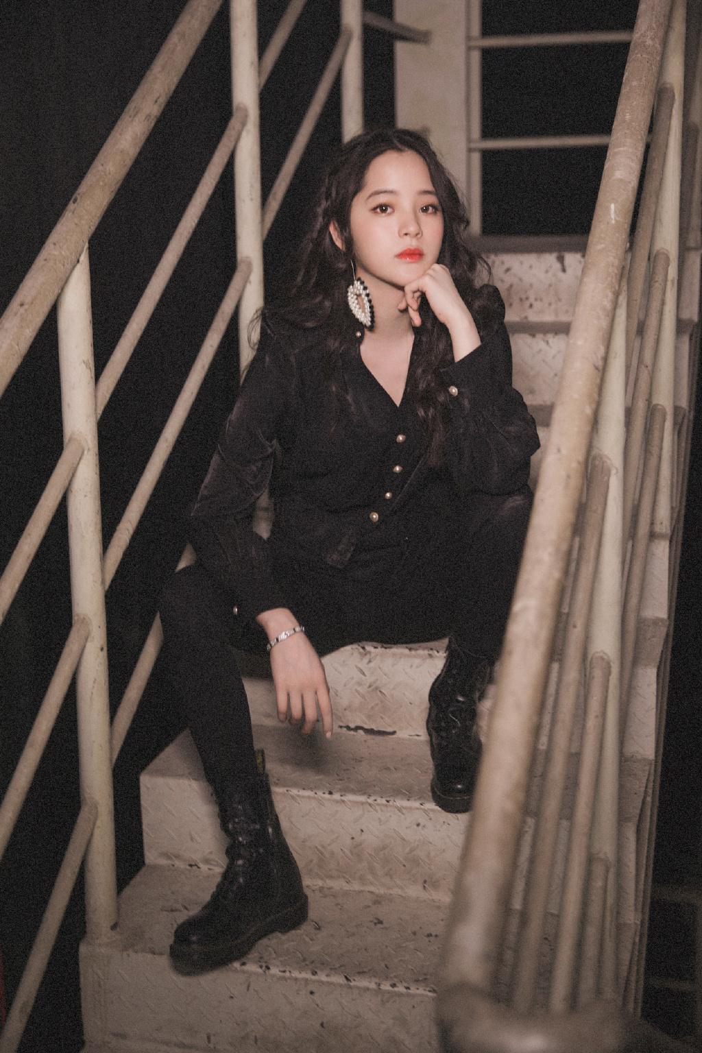 欧阳娜娜黑色冷艳写真图片19