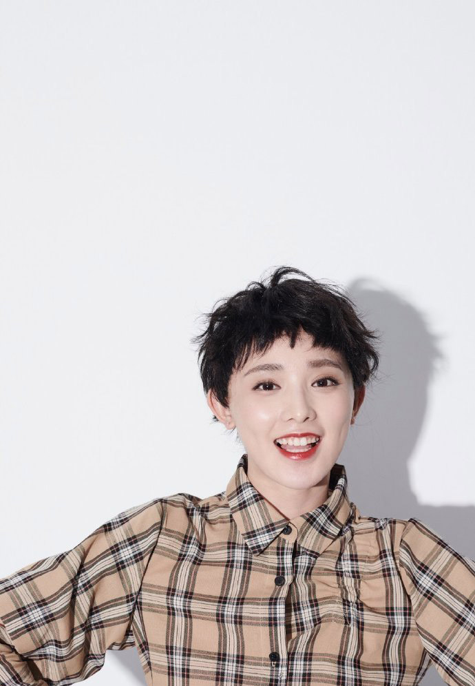 彭小苒短发酷甜写真图片34