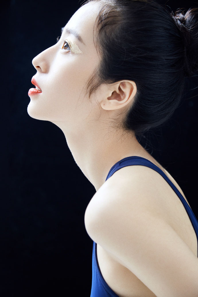 周雨彤个性时尚杂志写真图片28