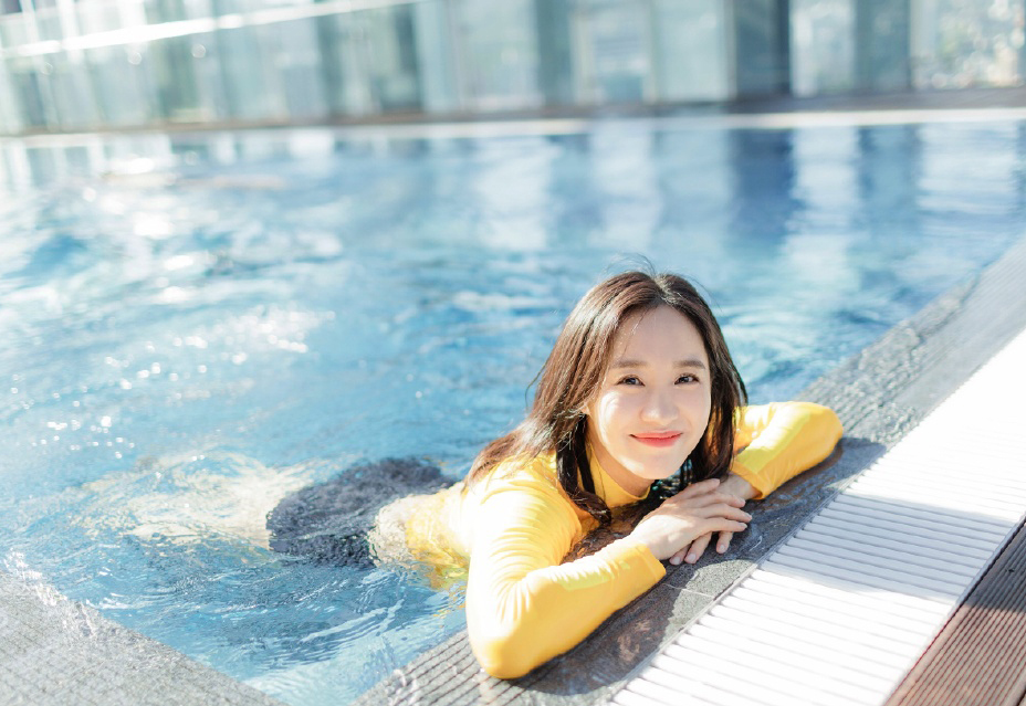 王智泳池性感写真图片46