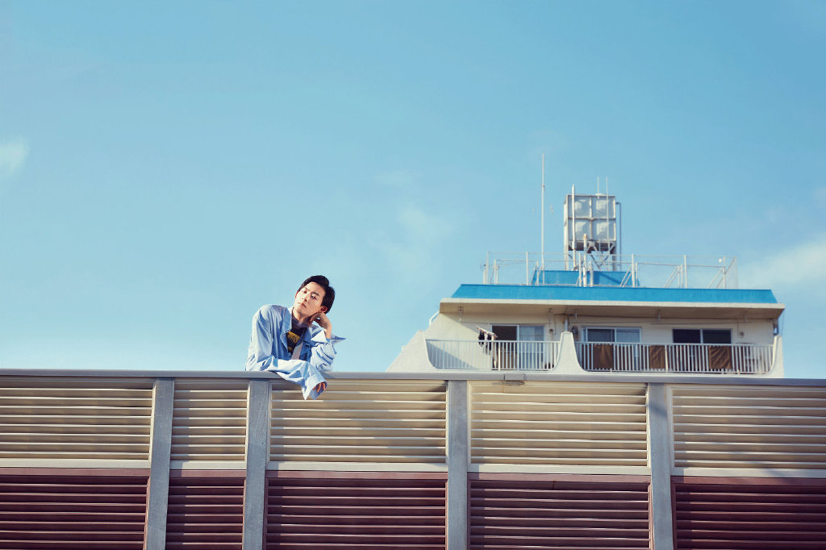 分享一组龙星凉图片给大家,图中的明星图片壁纸会点缀你的电脑桌面