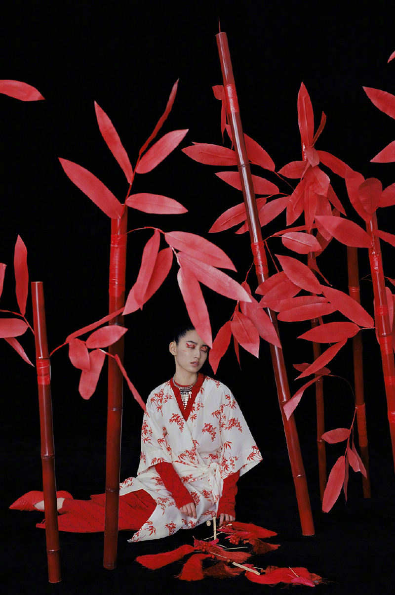 简介:陈钰琪时尚芭莎古风写真大片,分享一组陈钰琪图片给大家,图中的