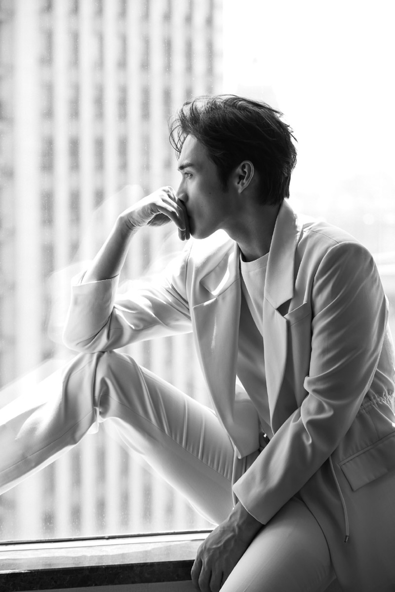 简介:张彬彬白色西装帅气图片,分享一组张彬彬图片给大家,图中的明星