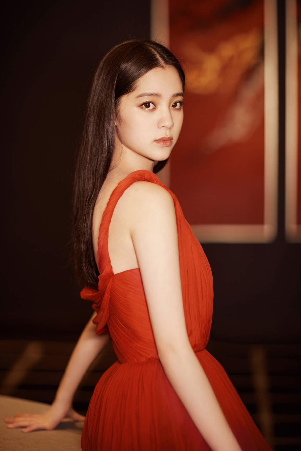 欧阳娜娜红裙优雅写真图片29