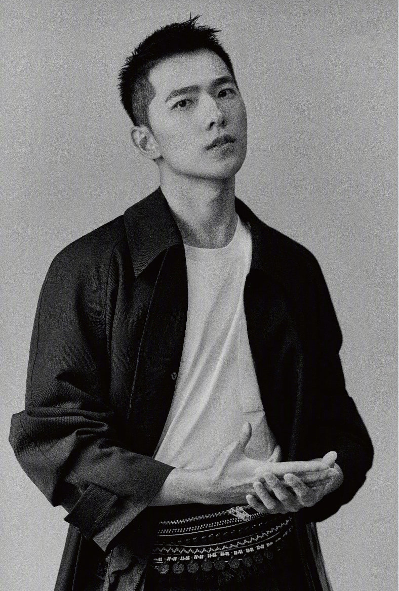 杨洋寸头超a大片写真图片719