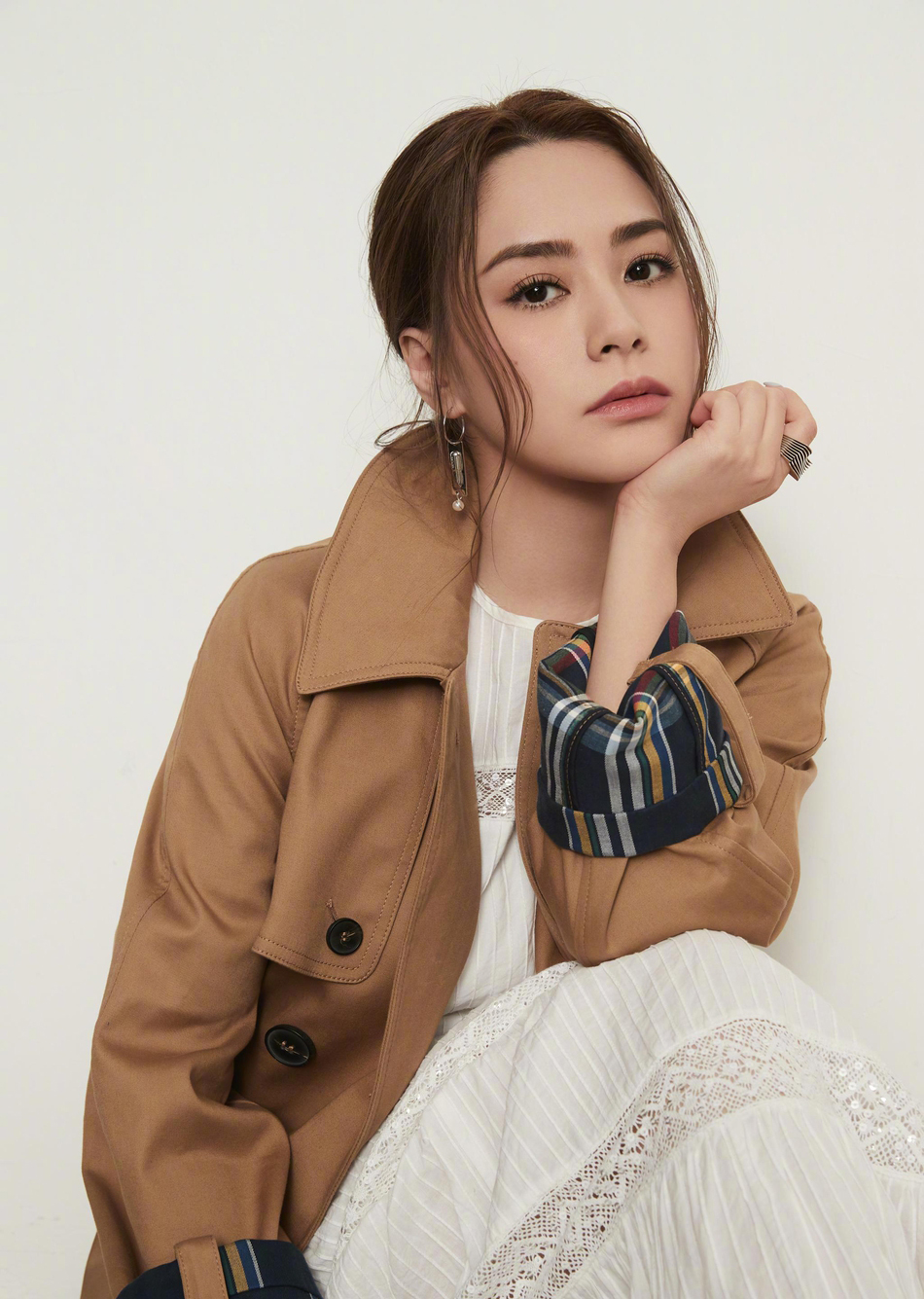 阿娇妩媚知性轻熟风性感写真,钟欣潼图片-第2图