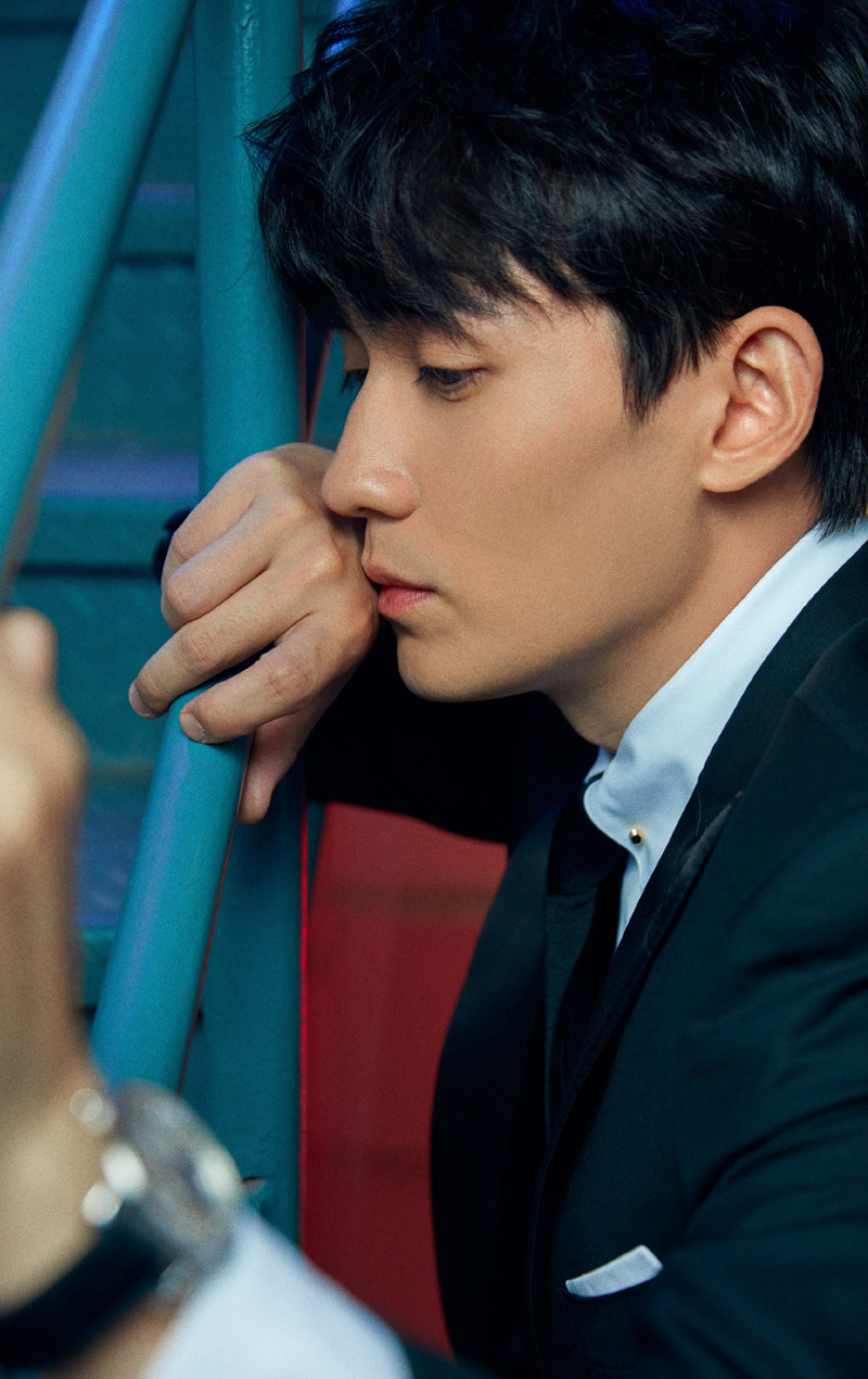 朱一龙酷帅撩人西装写真图片29