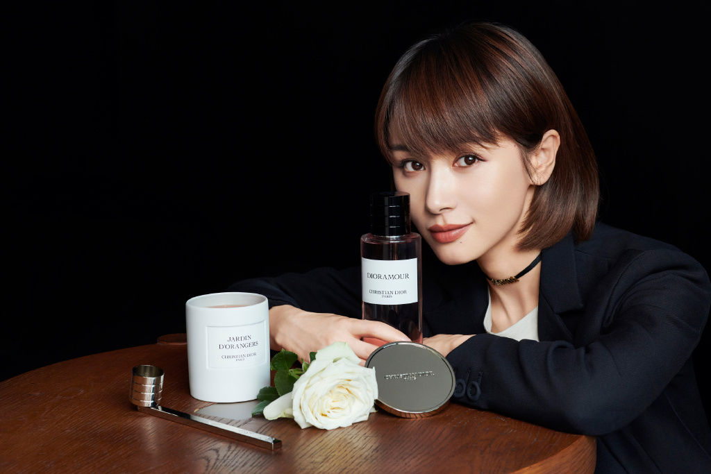 王子文烈焰红唇代言图片14