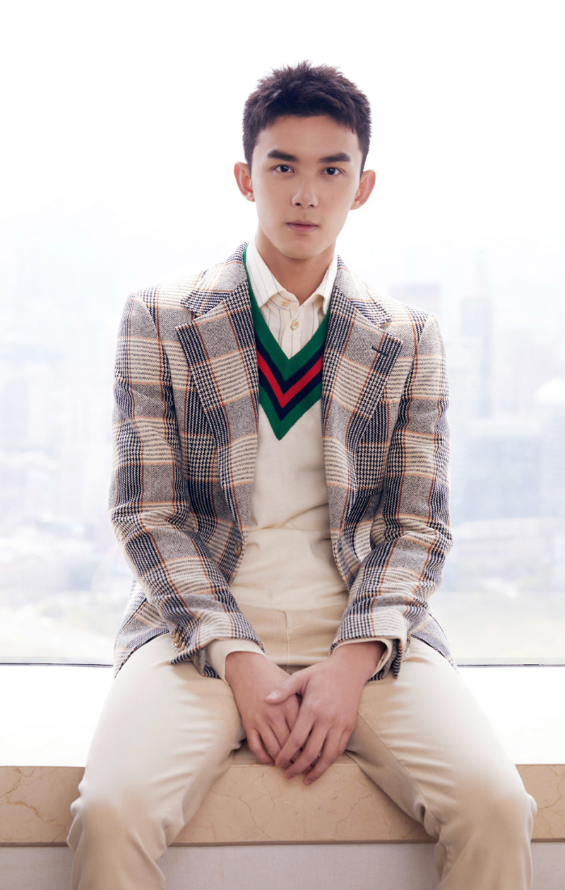 简介:吴磊清爽学院风活动写真图片,分享一组吴磊图片给大家,图中的