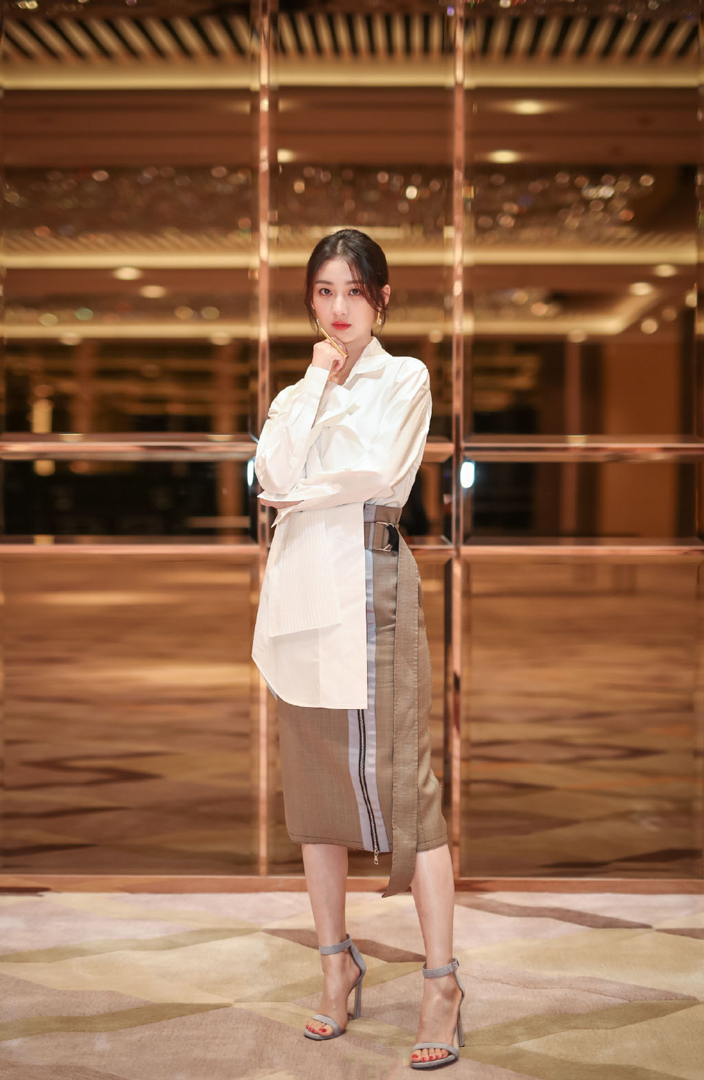 戚砚笛清新甜美街拍图片45