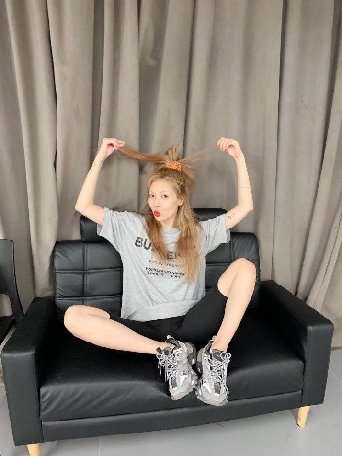 金泫雅健身短裤美腿纤细俏皮图片38