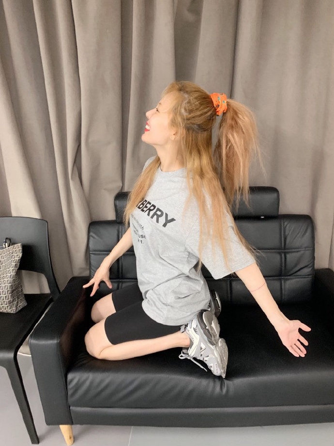 金泫雅健身短裤美腿纤细俏皮图片58