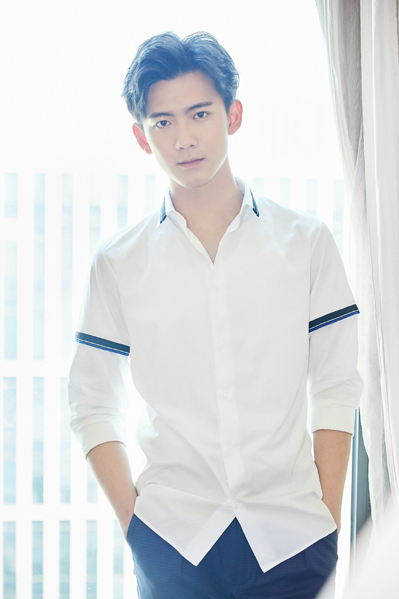 赵顺然白衬衫帅气写真图片16