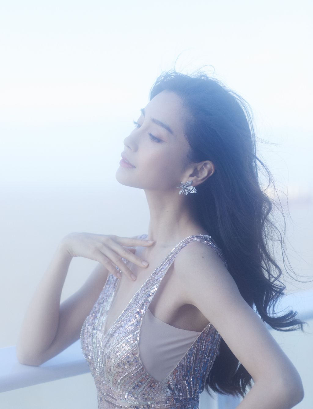 分享一组angelababy图片给大家,图中的明星图片壁纸会点缀你的电脑