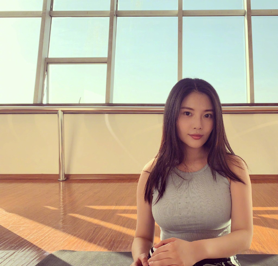 大嫂徐冬冬傲人胸围性感图片46