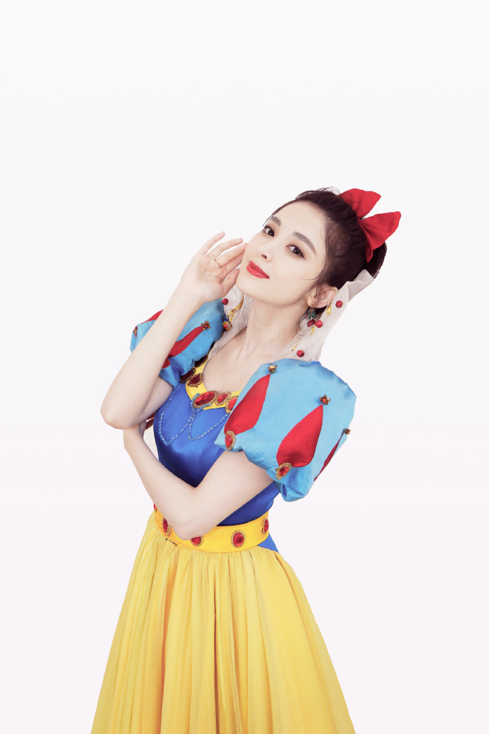 古力娜扎白雪公主装甜美写真图片19