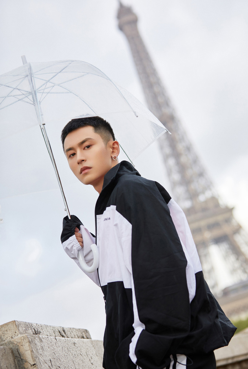 张哲瀚酷帅有型时尚街拍图片19