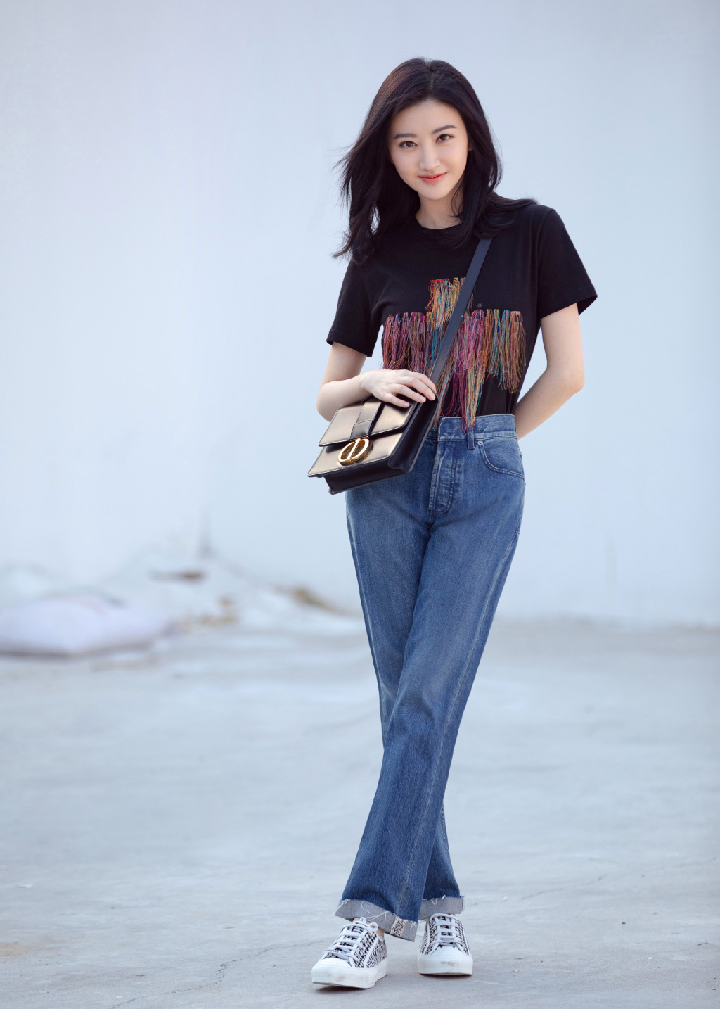 简介:景甜时尚酷美写真图片,分享一组景甜图片给大家,图中的明星图片