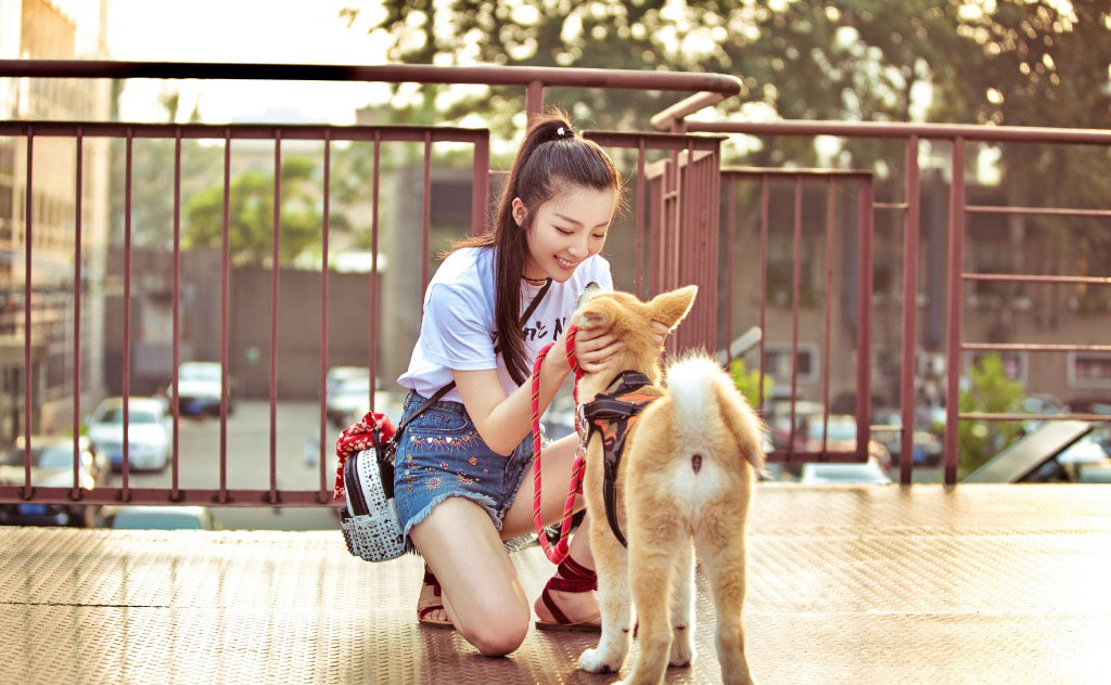 厉蔺菲生活照图片,分享一组厉蔺菲图片给大家,图中的明星图片壁纸会