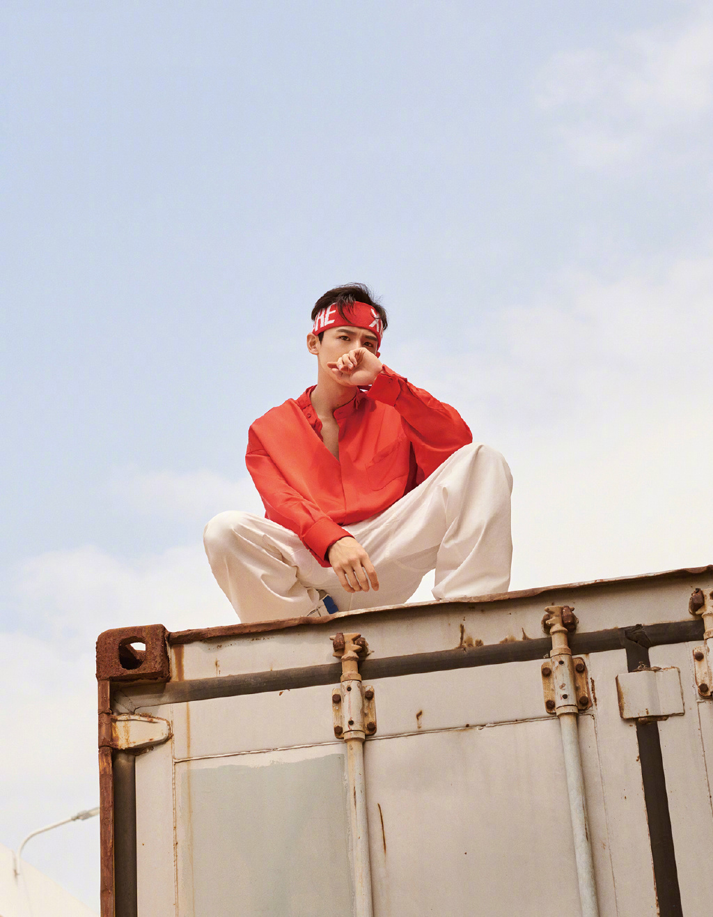 白敬亭活力运动风时尚写真图片19