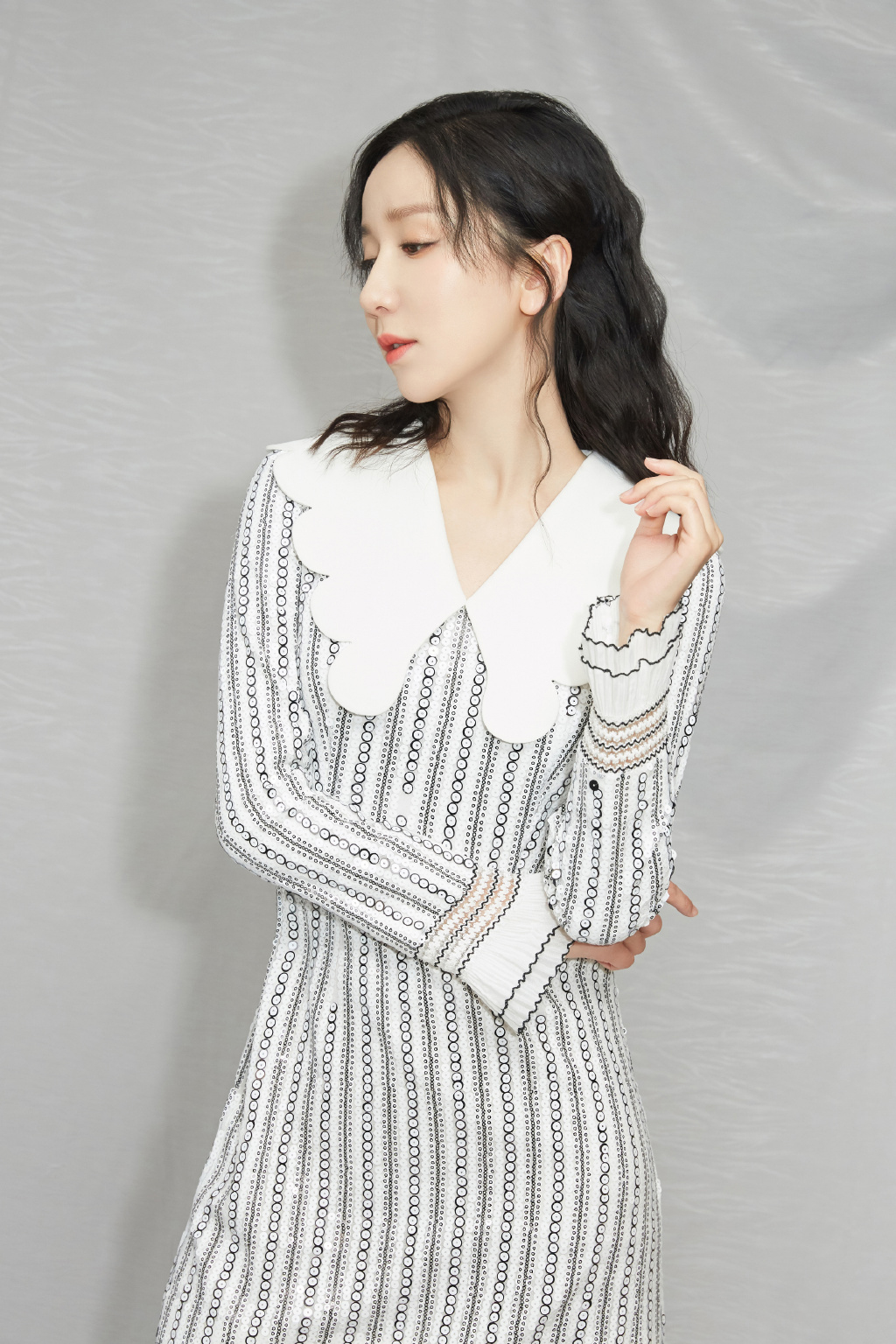 娄艺潇清新秀丽写真图片24