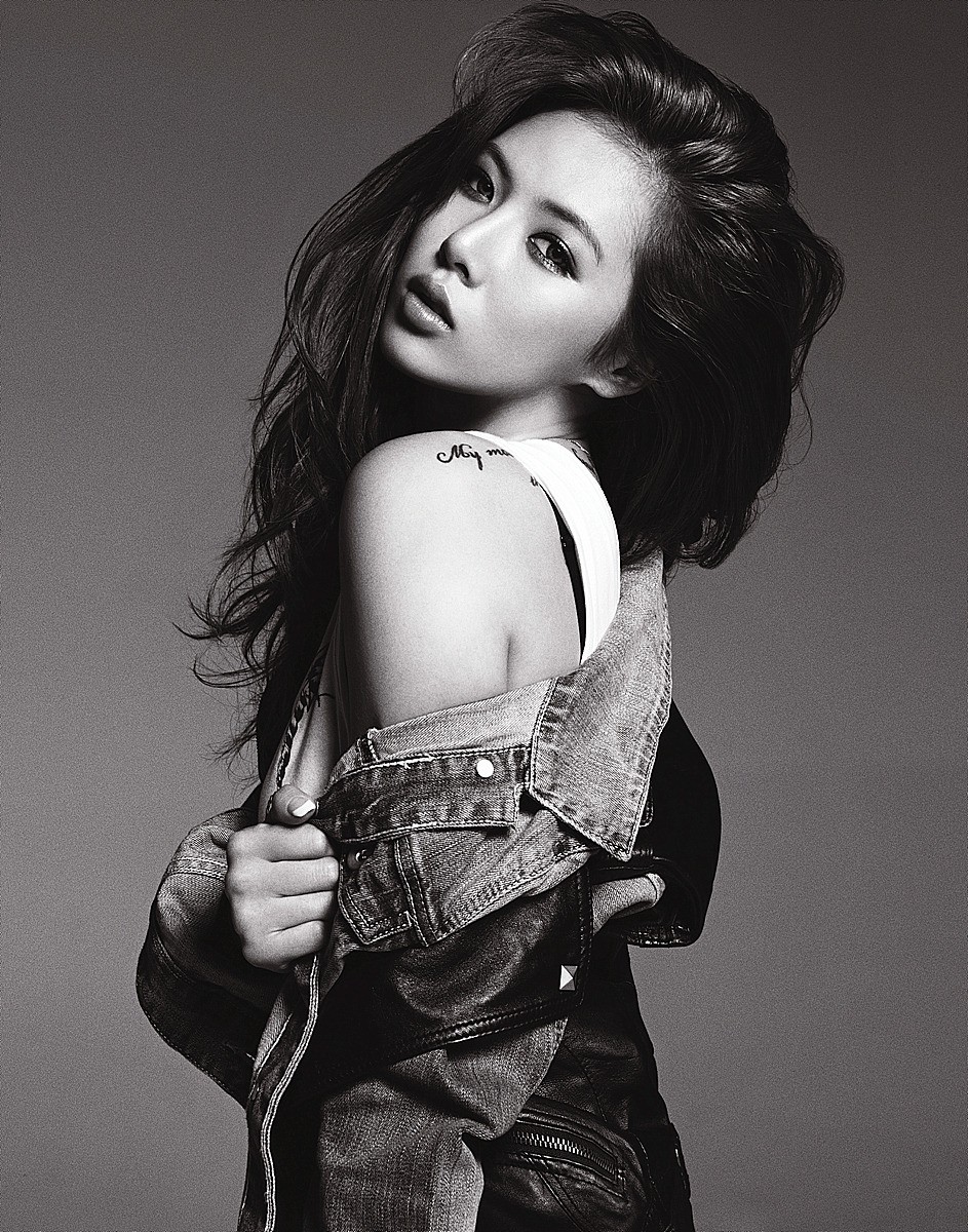 简介:金泫雅性感魅惑写真图片,分享一组金泫雅图片给大家,图中的明星