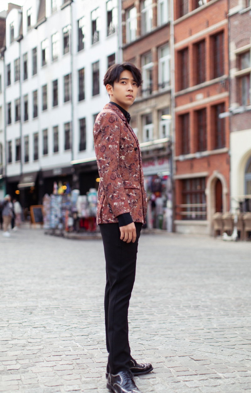 陈若轩帅气有型活动照图片16