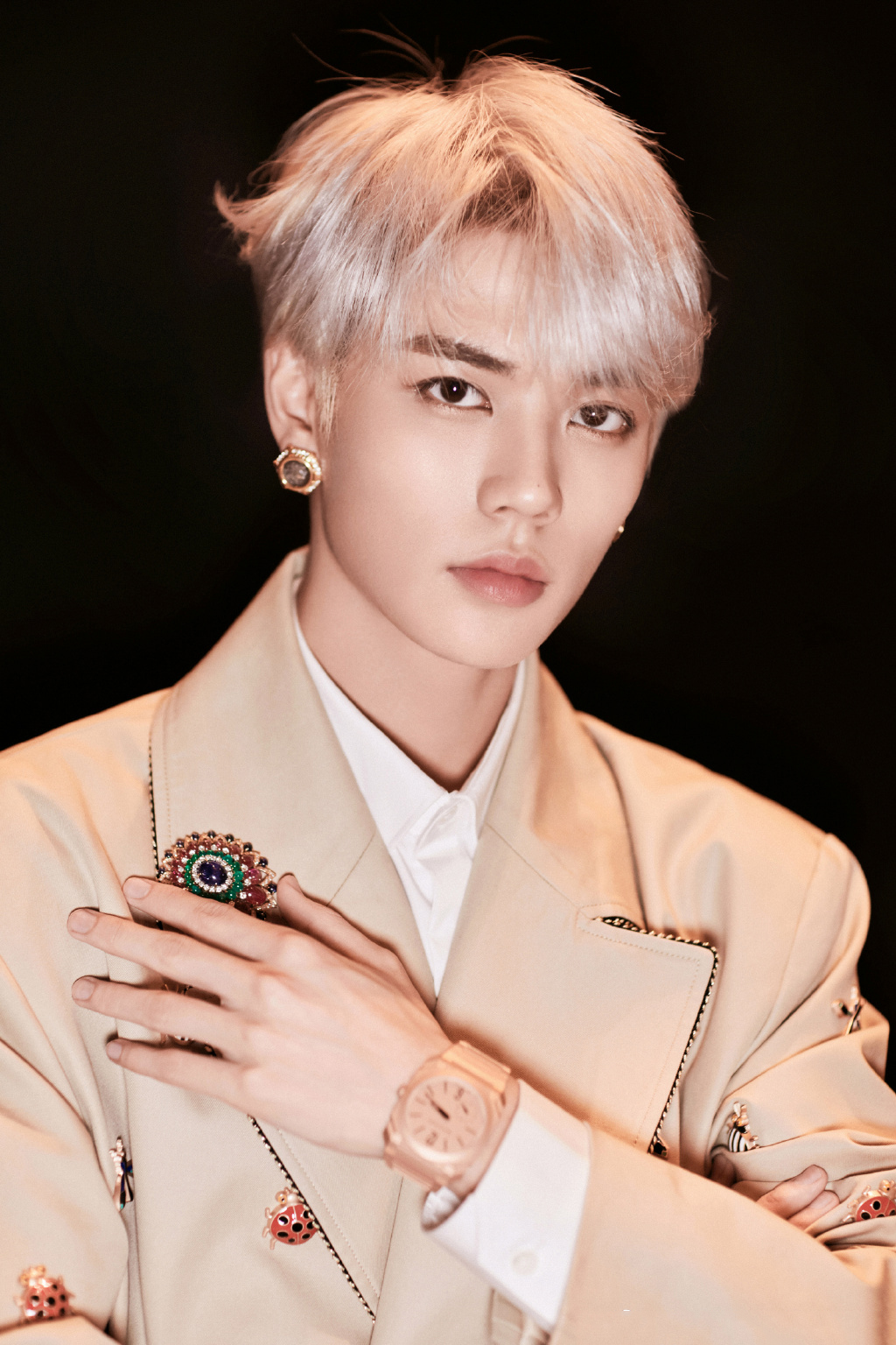 简介:林彦俊帅气时尚写真图片,分享一组林彦俊图片给大家,图中的明星