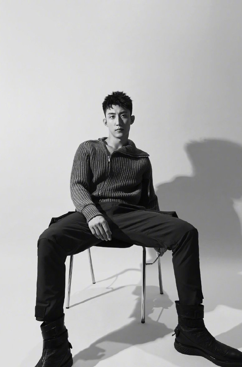 黄景瑜帅气养眼时尚杂志封面大片28