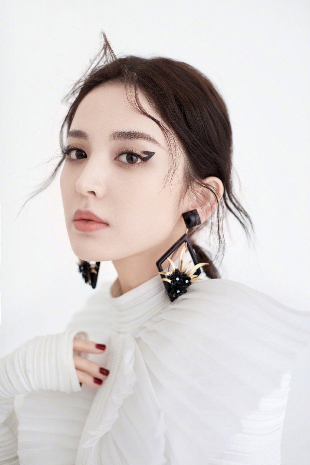 古力娜扎猫眼妆性感写真图片27