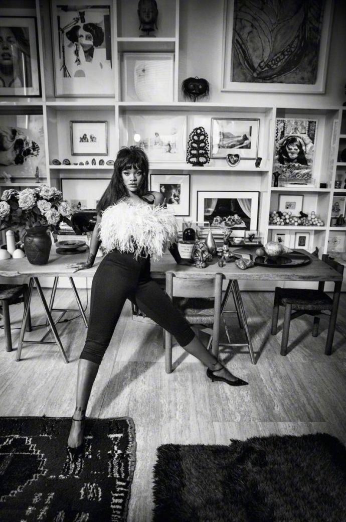 蕾哈娜黑白复古质感写真图片23