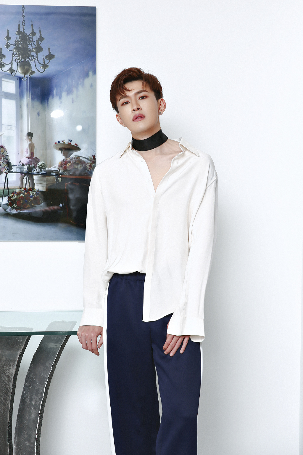 孔垂楠白衬衣慵懒帅气写真图片19