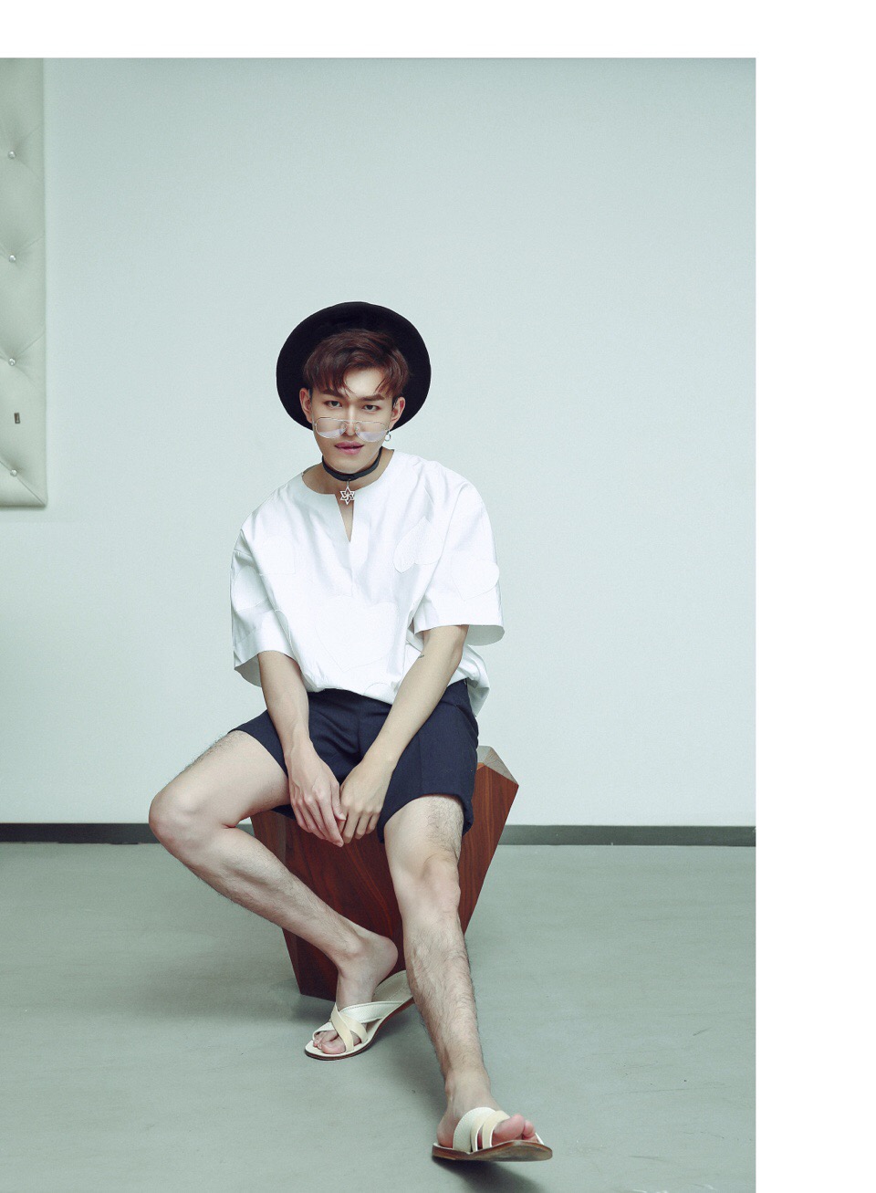 孔垂楠白衬衣慵懒帅气写真图片89