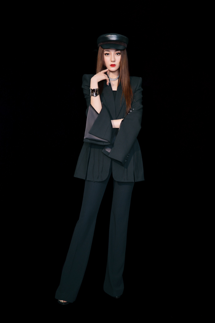 迪丽热巴酷美御姐范性感写真图片14