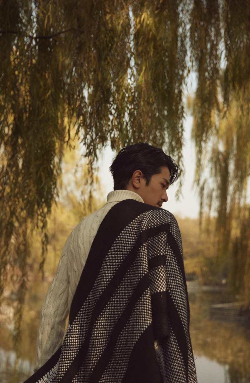 彭冠英帅气养眼秋日写真图片99