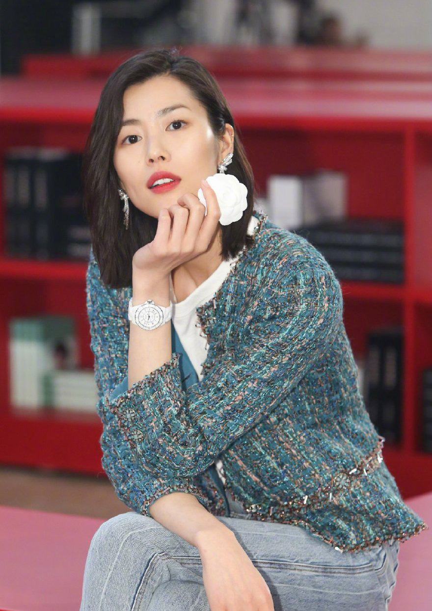 刘雯性感优雅写真图片23