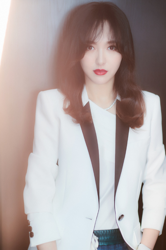 唐嫣干练优雅写真图片56