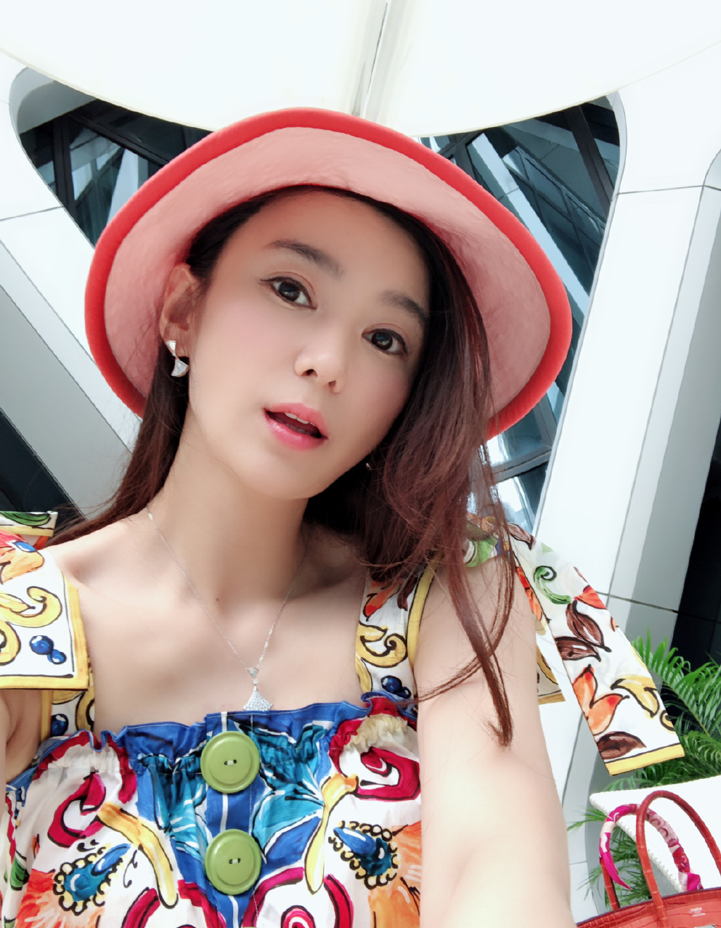 简介:唐熙生活自拍照图片,分享一组唐熙图片给大家,图中的明星图片