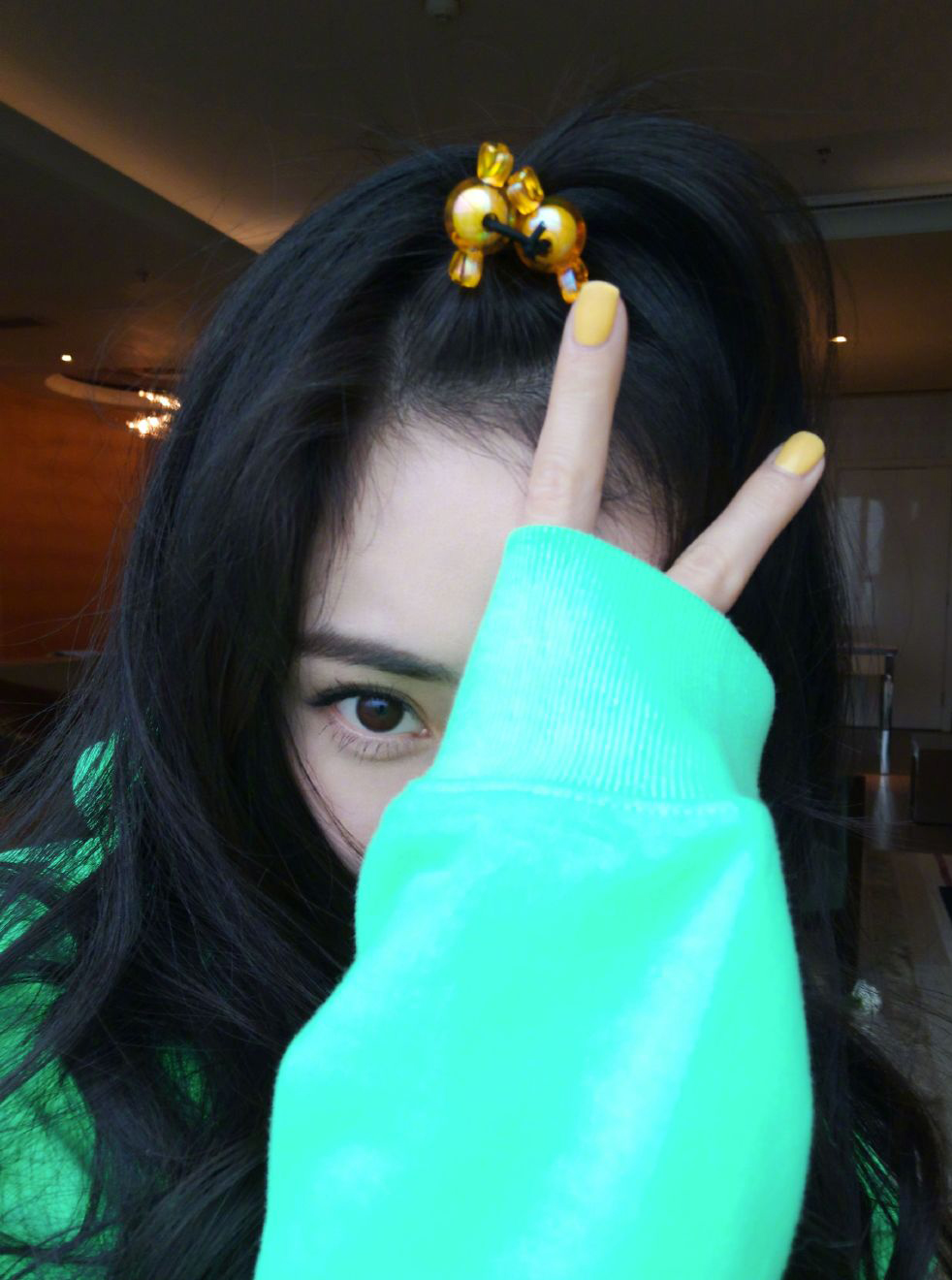 杨幂清新俏皮自拍图片33