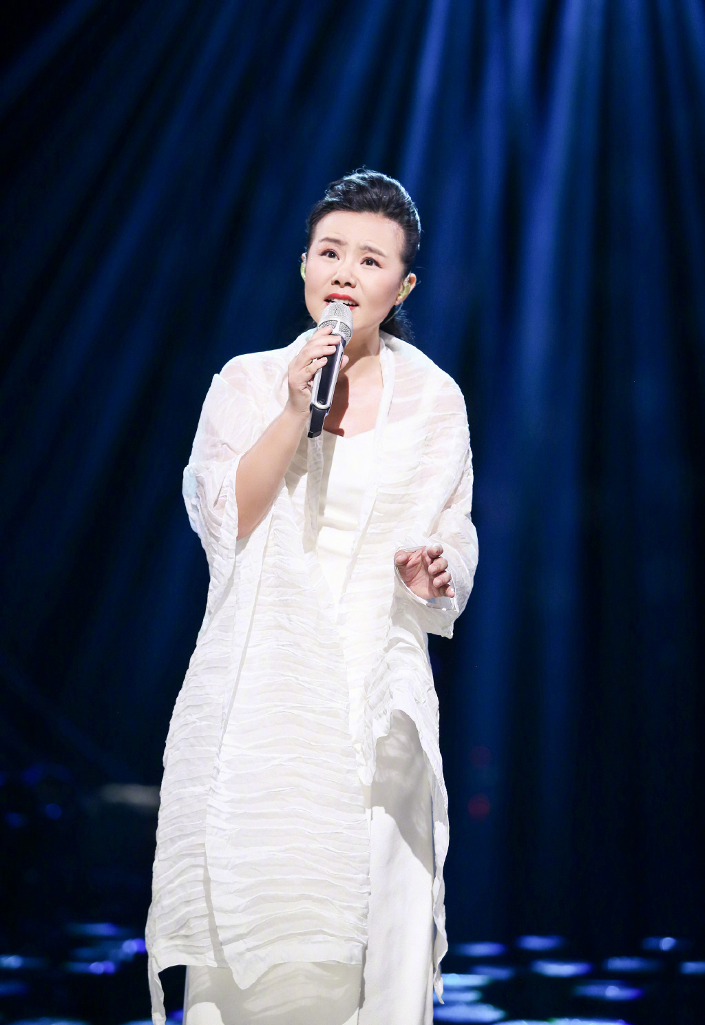 龚琳娜歌手2019舞台照图片18