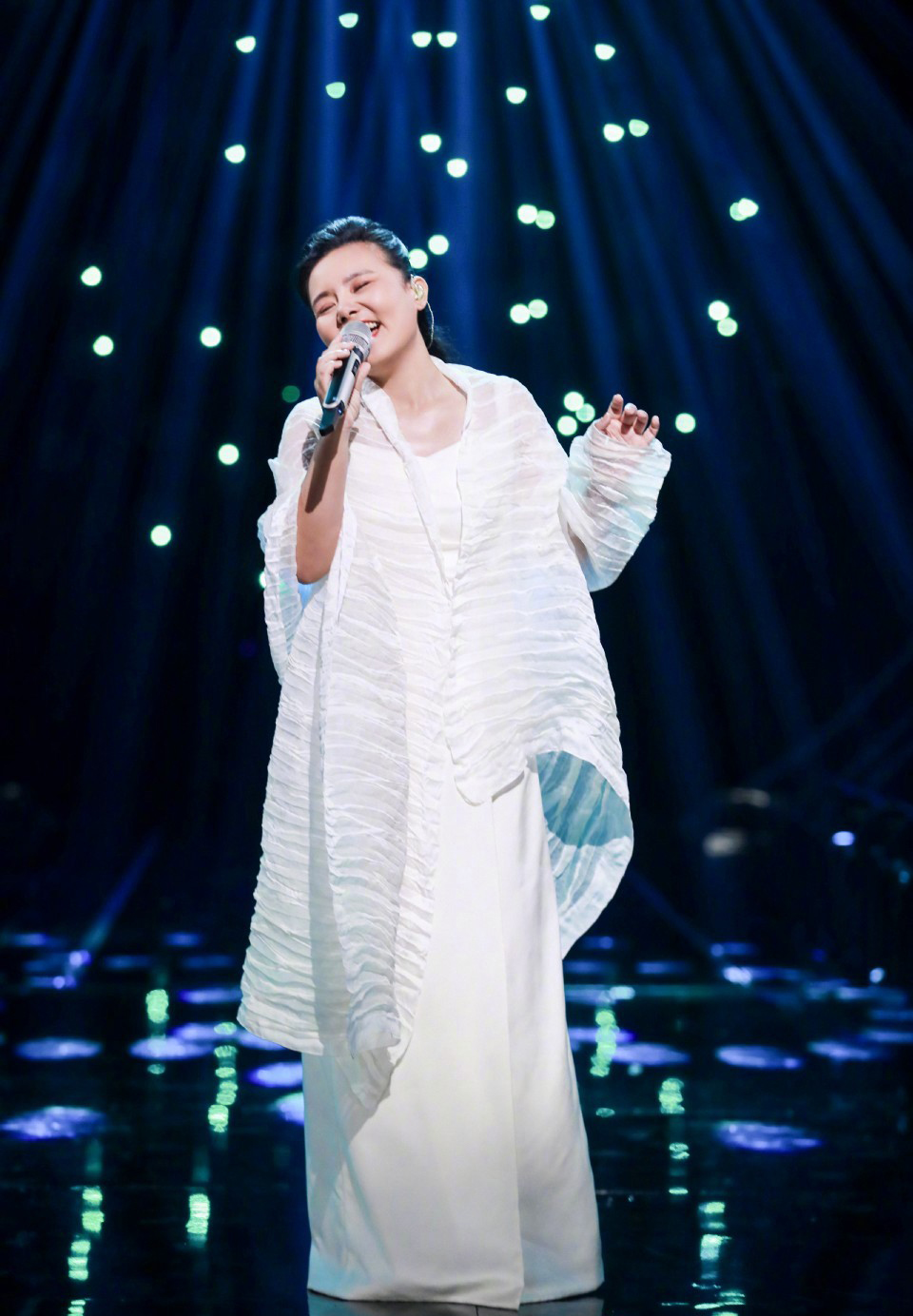 龚琳娜歌手2019舞台照图片68