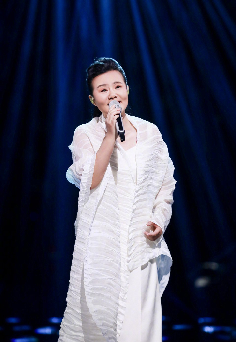 龚琳娜歌手2019舞台照图片78